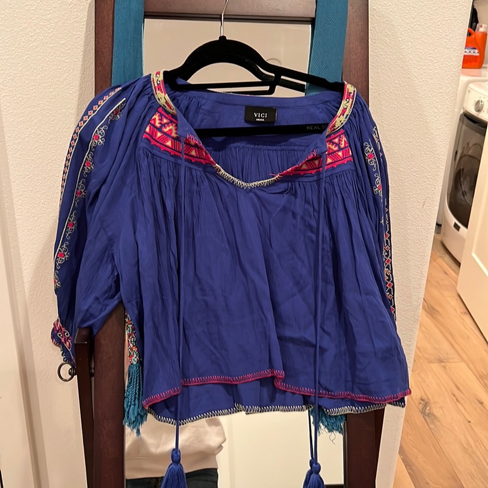 Vici embroiled top